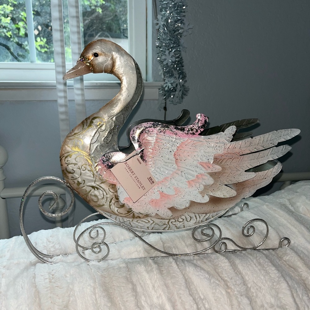 Robert Stanley swan decor